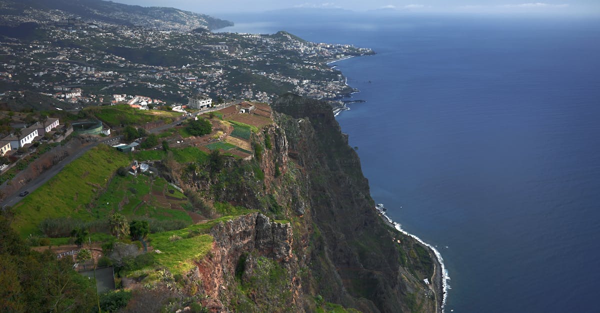 découvrez le salaire minimum au portugal en 2025, ses évolutions, son impact sur les travailleurs et l'économie locale.