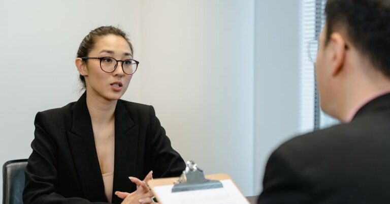 découvrez nos opportunités de carrière et rejoignez une équipe dynamique pour développer votre potentiel professionnel.