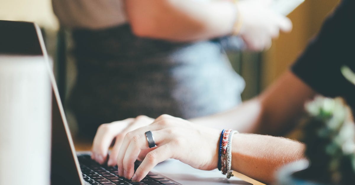 découvrez les obligations légales de l'employeur concernant le port du bracelet électronique, incluant les responsabilités, les règles à respecter et les implications pour la gestion des employés.