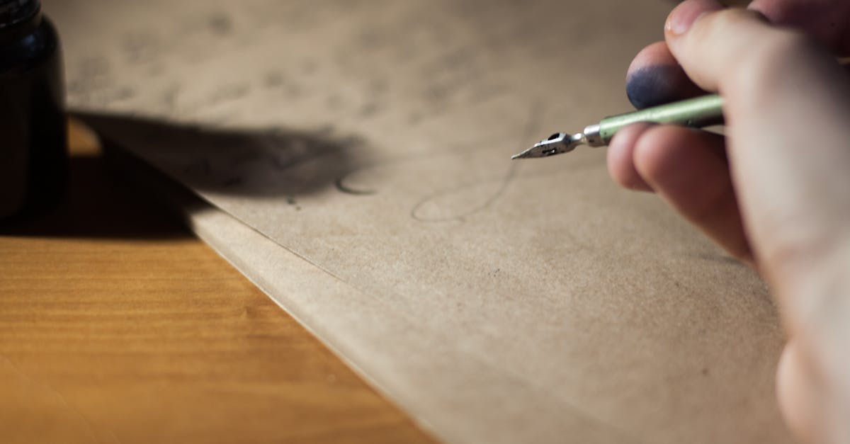 modèle de lettre pour annoncer un départ à la retraite ou une cessation d'emploi, avec conseils pour rédiger un courrier professionnel et clair.