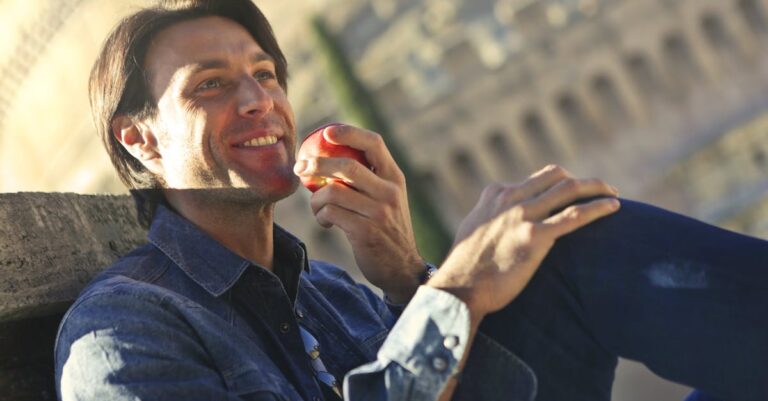 découvrez le salaire de jean-luc reichmann, animateur de télévision français, et son évolution au fil de sa carrière.