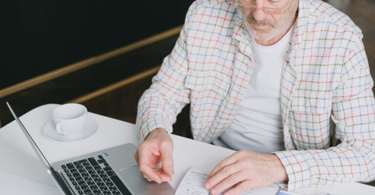 découvrez tout ce qu'il faut savoir sur la pension de retraite : conditions, calculs, démarches et conseils pour bien préparer votre avenir.