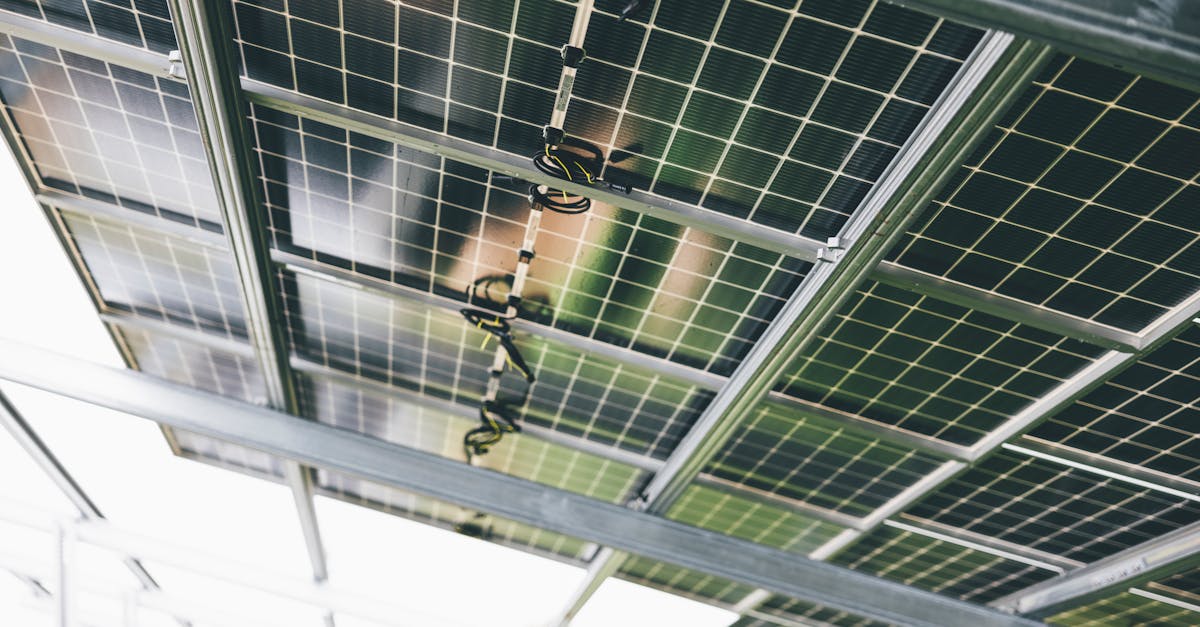 découvrez nos solutions d'énergie solaire innovantes et durables pour réduire votre empreinte carbone et économiser sur vos factures d'électricité.