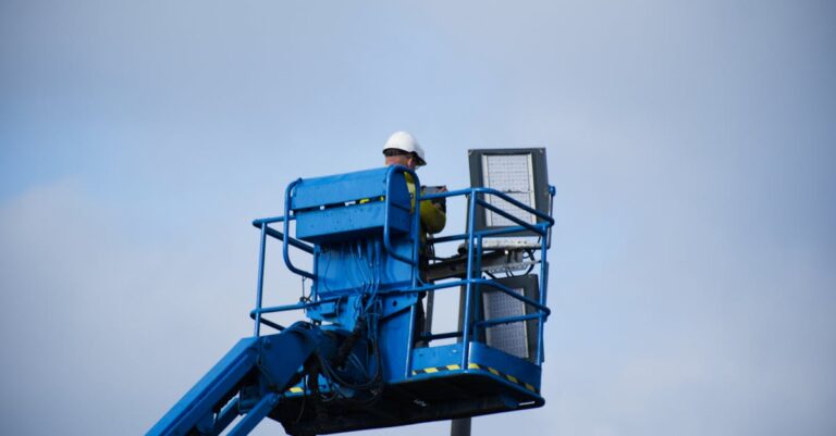 découvrez notre plateforme d'emploi pour trouver facilement des offres adaptées à vos compétences et postuler rapidement.