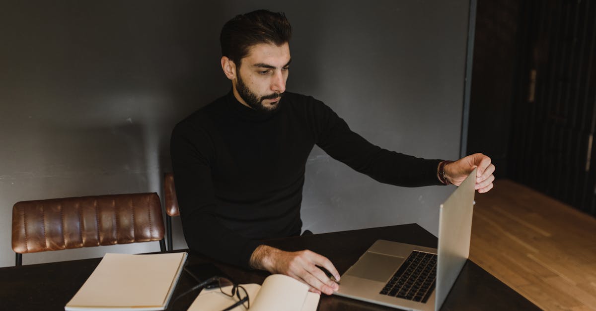 apprenez comment retirer le statut "open to work" sur linkedin rapidement et facilement pour contrôler votre visibilité professionnelle.