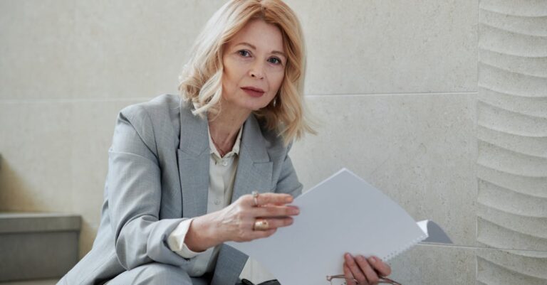 découvrez comment réussir une reconversion professionnelle après 40 ans avec des conseils pratiques, des témoignages inspirants et des stratégies adaptées pour valoriser votre expérience.