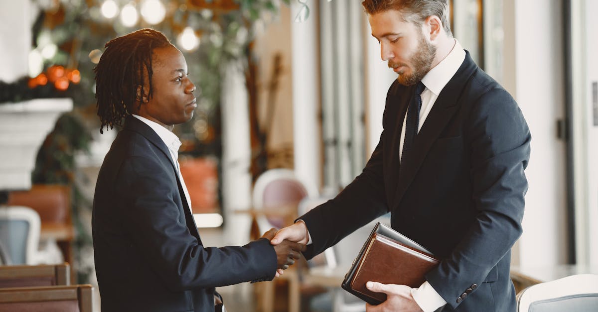 découvrez des conseils pratiques et des stratégies efficaces pour réussir votre négociation salariale et obtenir le salaire que vous méritez.