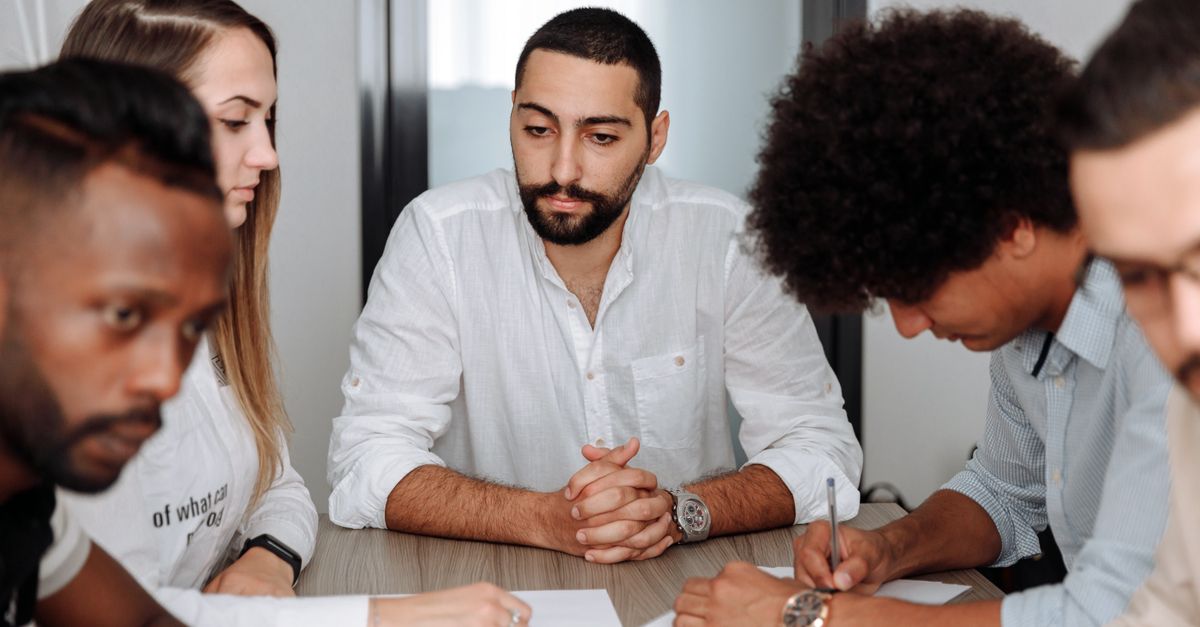 découvrez comment organiser et optimiser vos réunions de groupe en france pour améliorer le travail en équipe et la productivité.