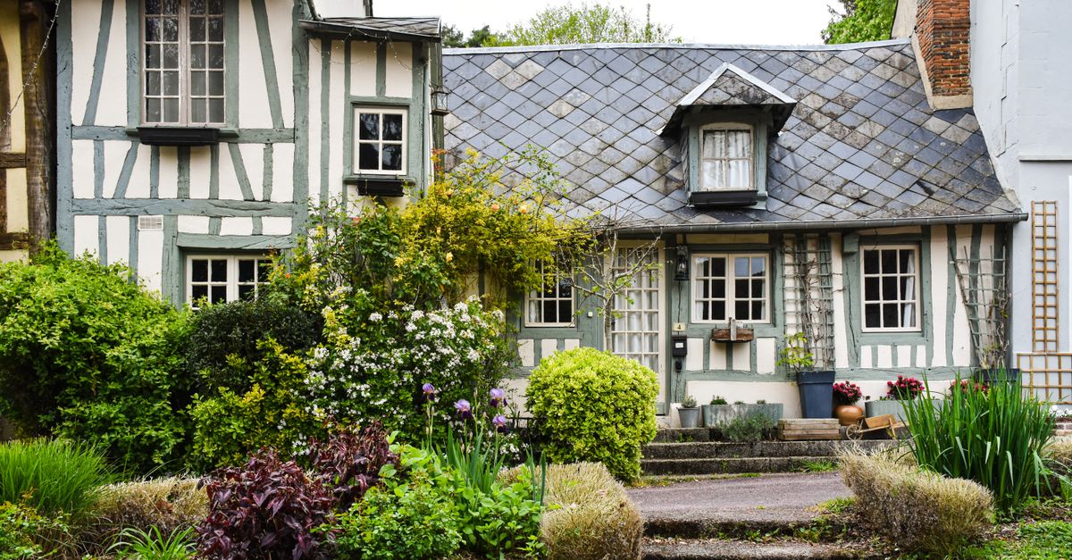 découvrez la cuisine normande authentique, riche en saveurs et en traditions, mettant à l'honneur les produits de la mer, le fromage et les pommes.